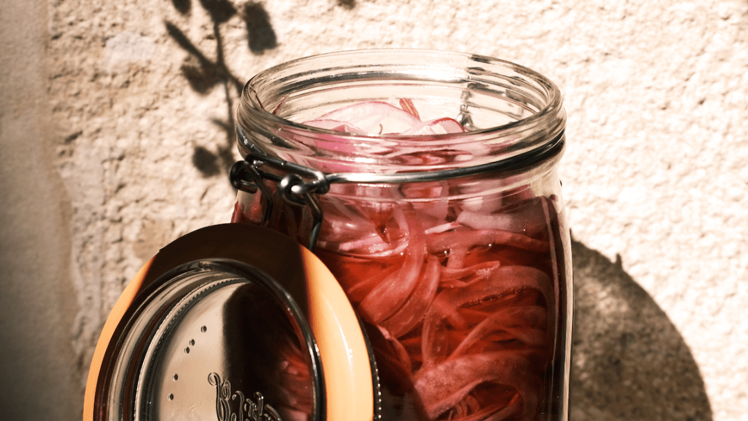 Quick-Pickled Red Onions - Le Parfait America