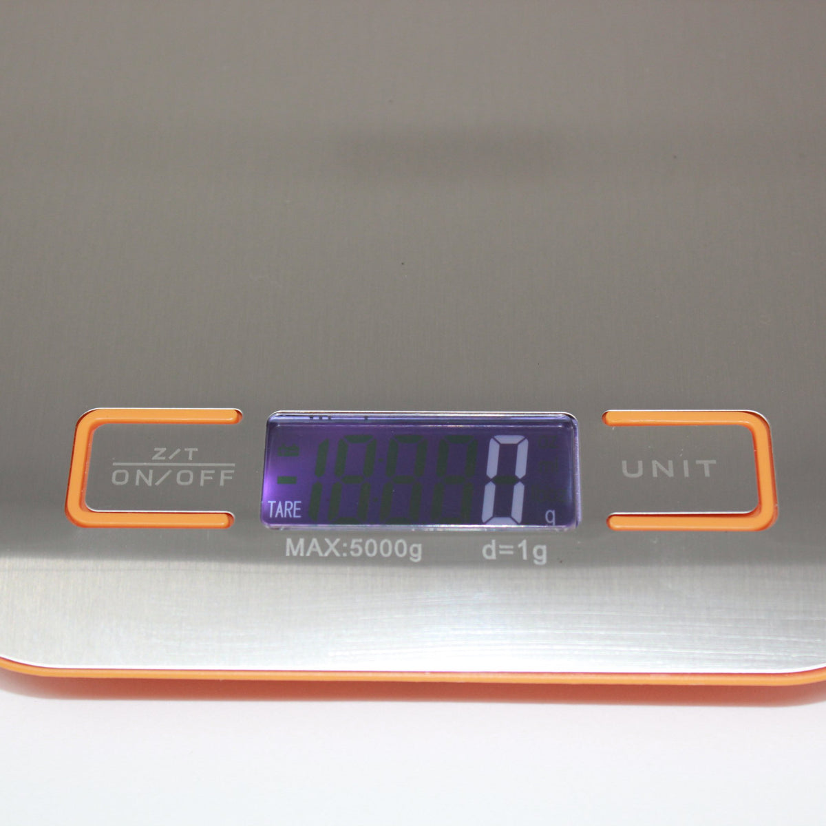Close-up of the Le Parfait kitchen scale LCD display showing weight in grams.